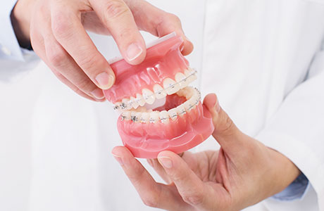 見た目の美しさだけでなく、咬み合わせを考えた矯正の提供