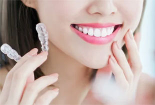 下顎を前方に出した状態にて固定