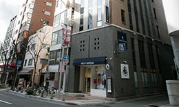 神戸の中心街である三ノ宮・元町駅から徒歩約5分の好立地